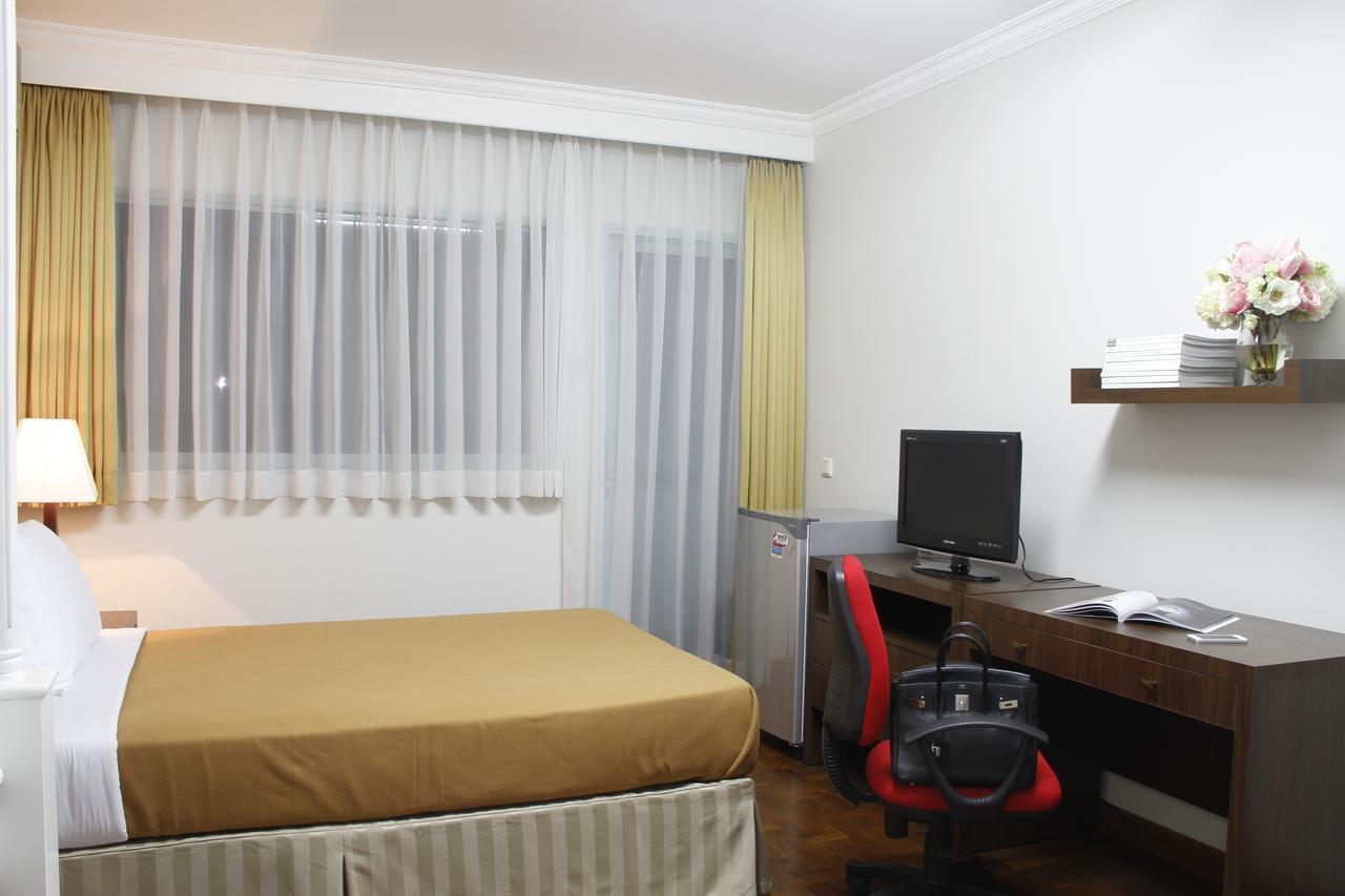 Kusuma Atmadja Residence Giacarta Esterno foto